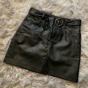 ❣️ Black faux leather mini skirt.❣️
